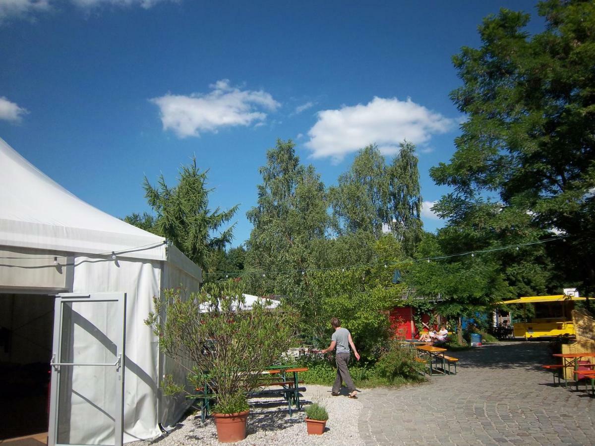 The Tent - Youth Only - Buchung Leider Nur Bis 30 Jahre Moeglich! มิวนิก ภายนอก รูปภาพ