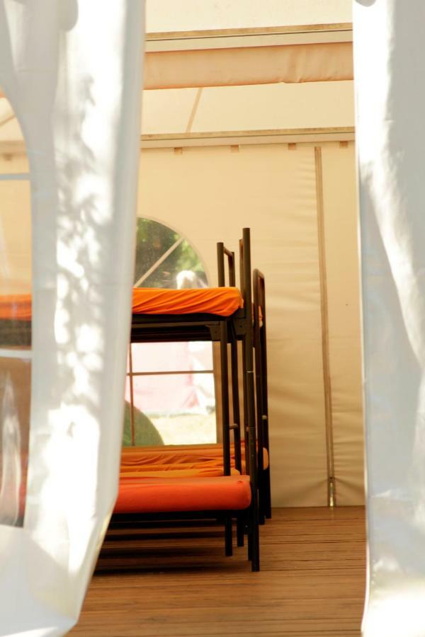 The Tent - Youth Only - Buchung Leider Nur Bis 30 Jahre Moeglich! มิวนิก ภายนอก รูปภาพ