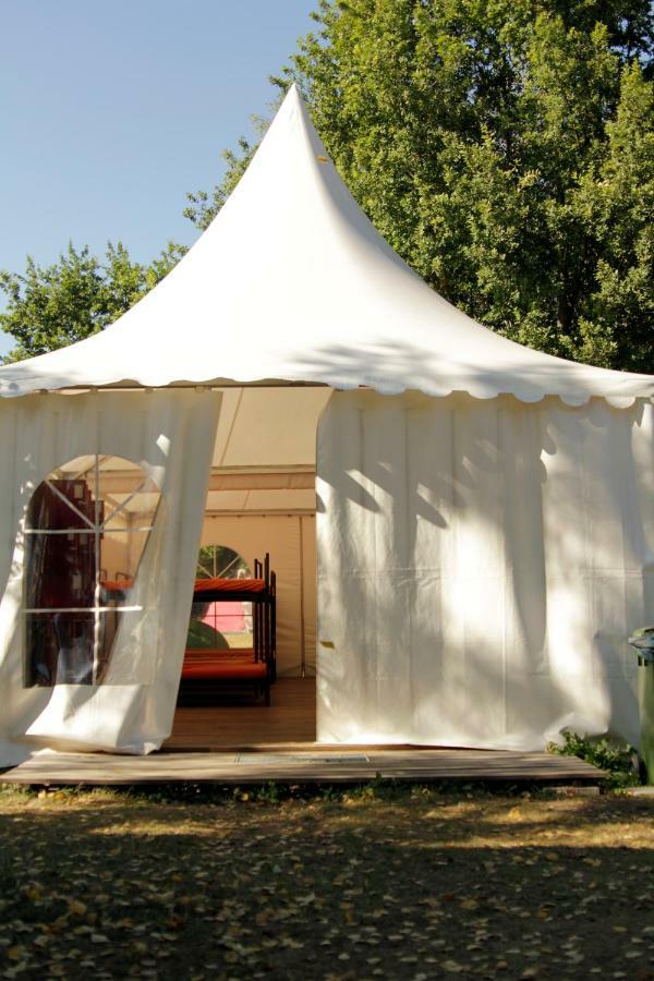 The Tent - Youth Only - Buchung Leider Nur Bis 30 Jahre Moeglich! มิวนิก ภายนอก รูปภาพ