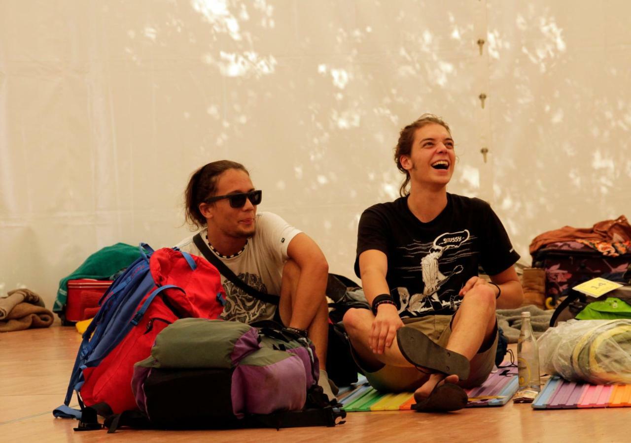 The Tent - Youth Only - Buchung Leider Nur Bis 30 Jahre Moeglich! มิวนิก ภายนอก รูปภาพ